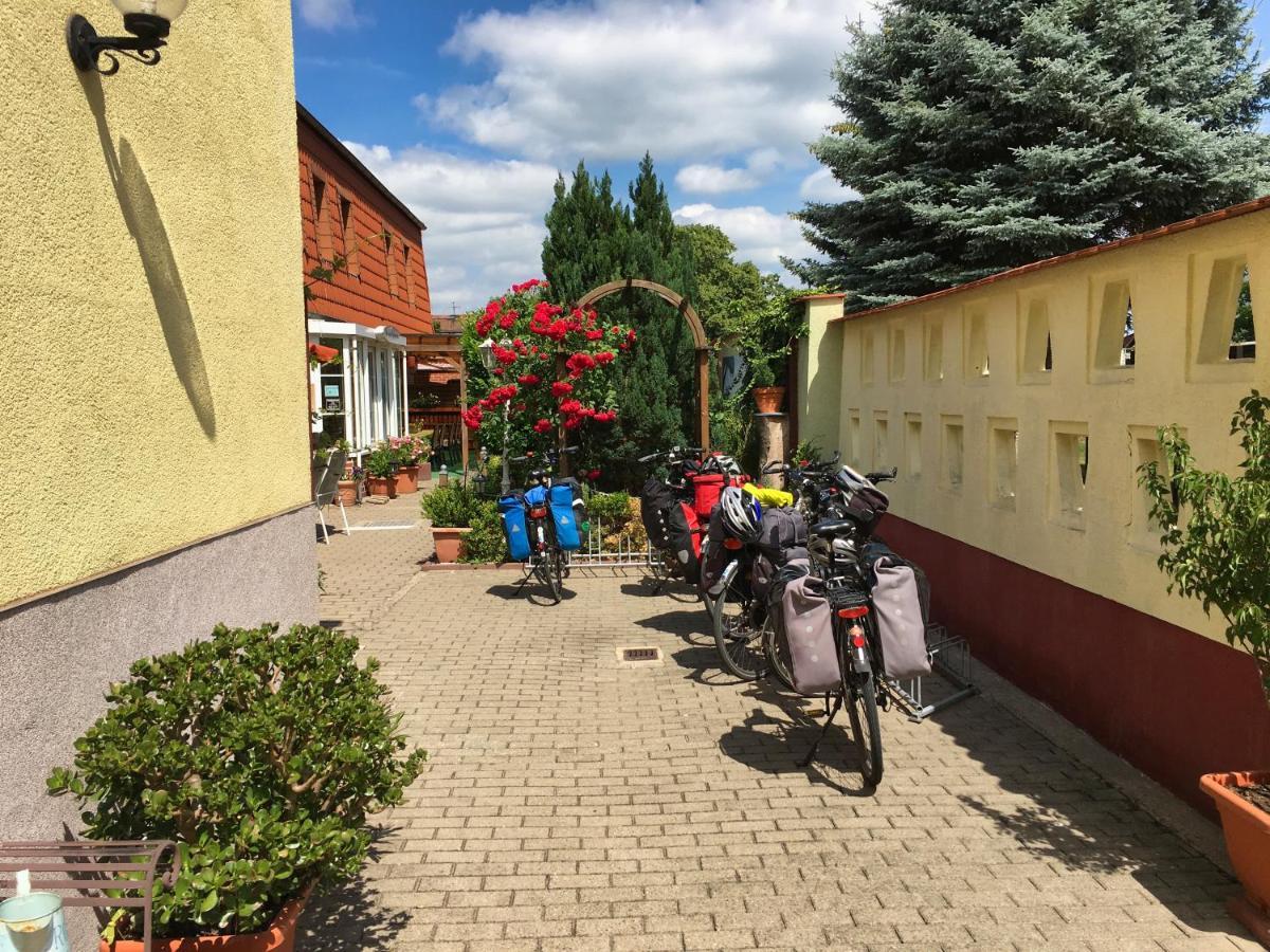 Pension Luisenhof Tangermünde エクステリア 写真